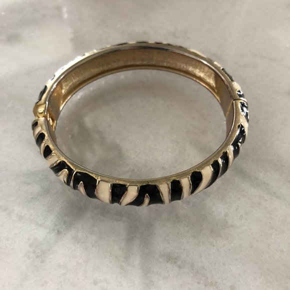 KJL original Black White Gold Tiger Print Bangle - Picture 2 of 10